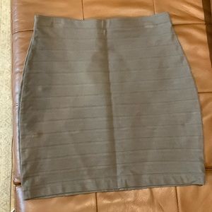 Express skirt size 8 in taupe. Knee length